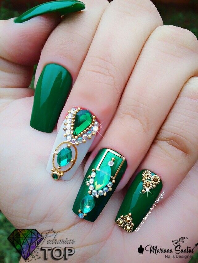 Unhas verde Com joias