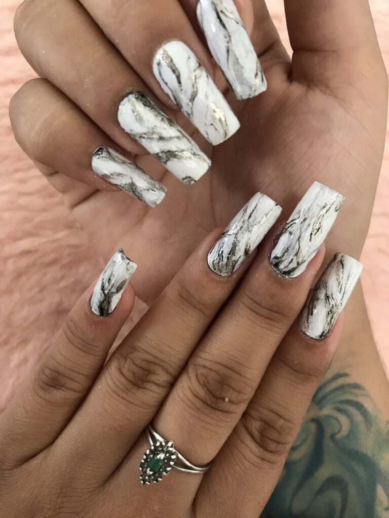 Unhas marmorizadas: 70 Ideias lindas e várias formas de como fazer